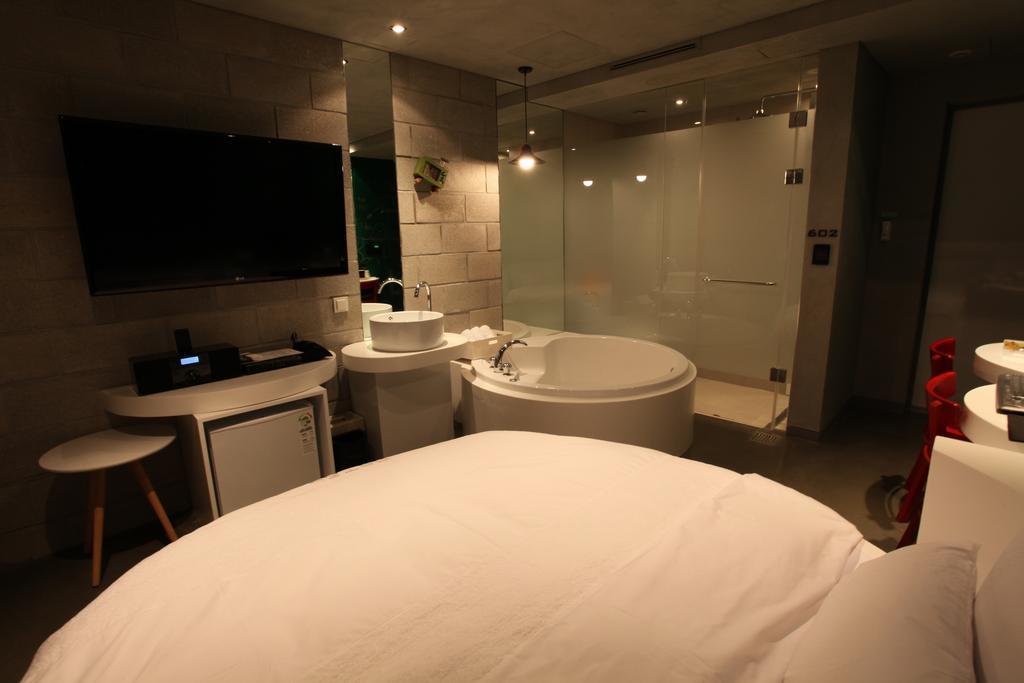 Hotel Pop2 Jongno Сеул Экстерьер фото